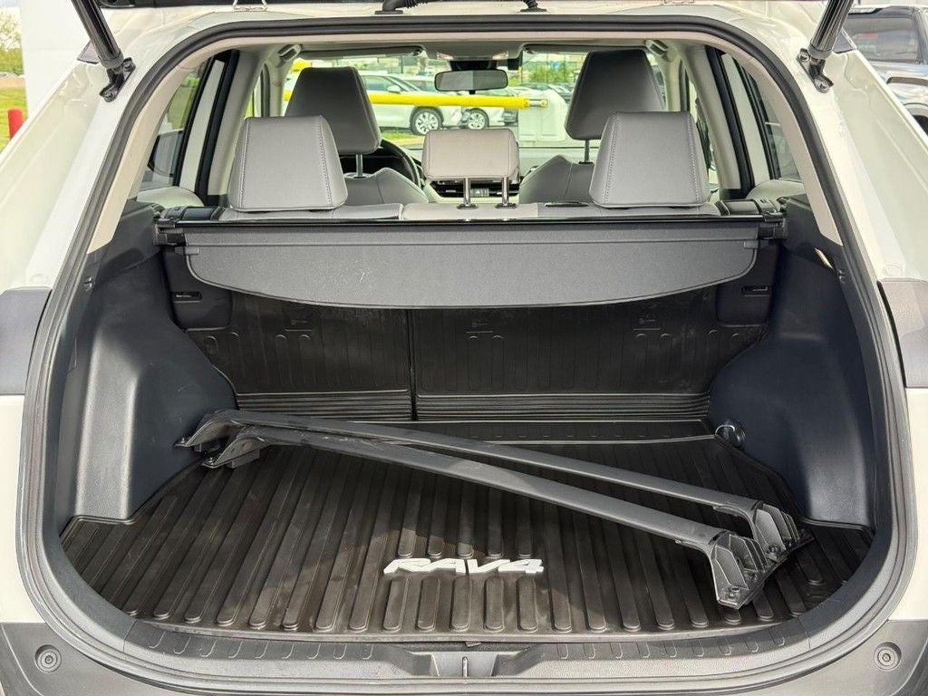 2022 Toyota RAV4 Hybrid XLE Premium