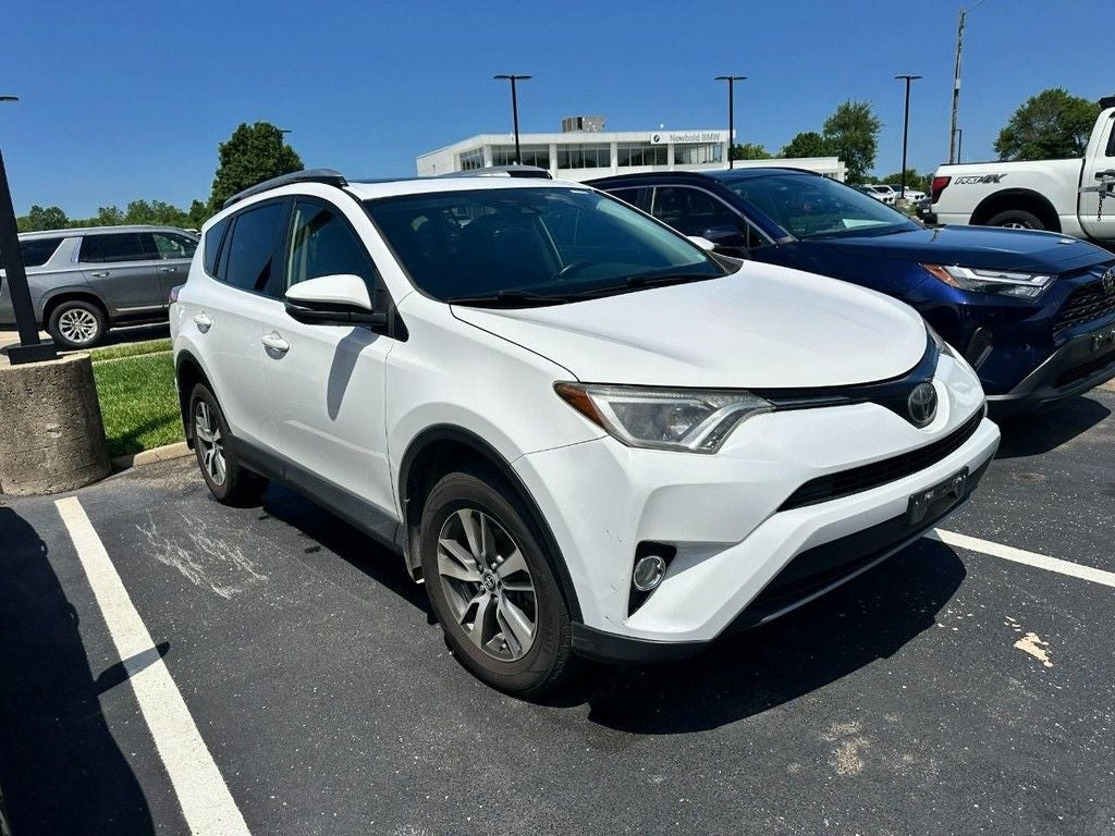 Used 2018 Toyota RAV4 XLE with VIN JTMRFREV2JD248579 for sale in O'Fallon, IL