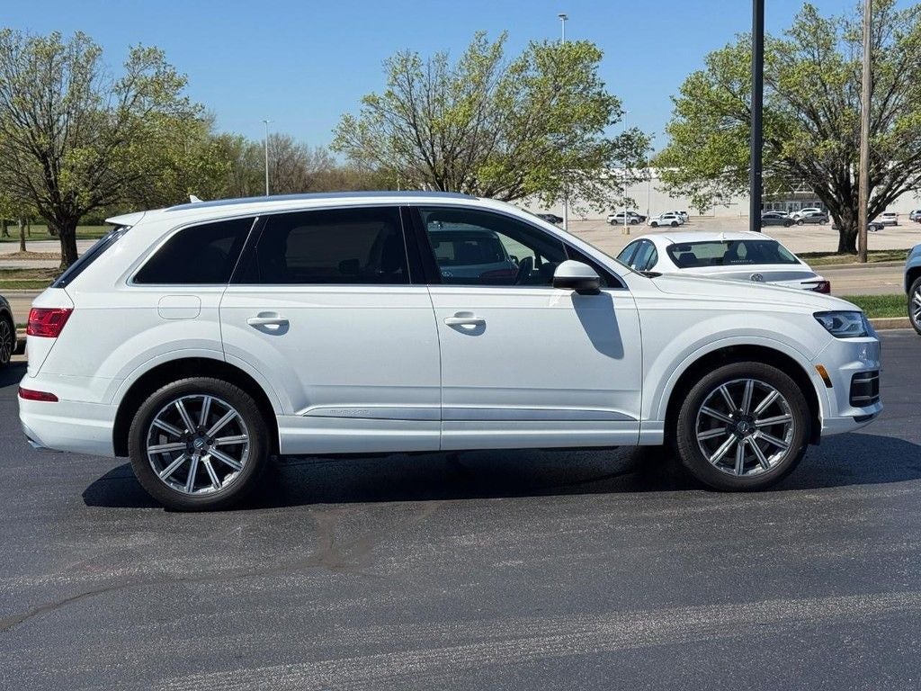 Used 2017 Audi Q7 Premium Plus with VIN WA1LHAF78HD041572 for sale in O'Fallon, IL