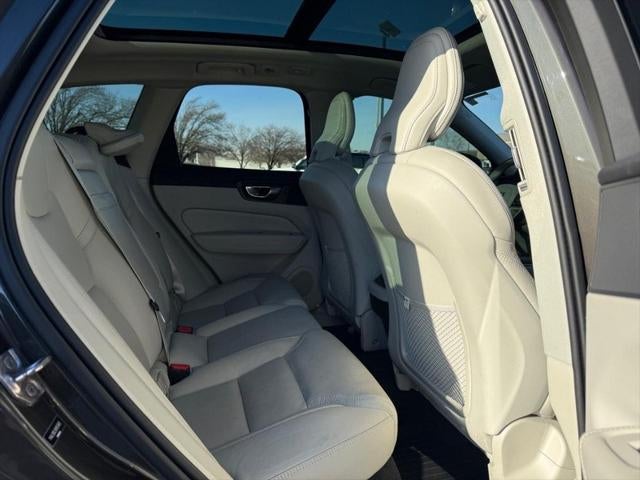 2022 Volvo XC60 B5 Inscription