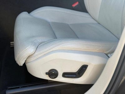 2022 Volvo XC60 B5 Inscription