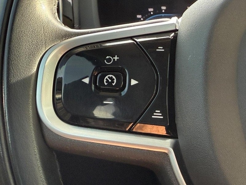 2022 Volvo XC60 B5 Inscription