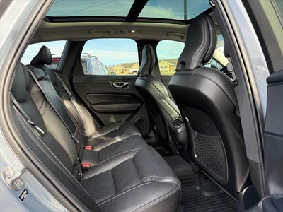 2022 Volvo XC60 B5 Inscription